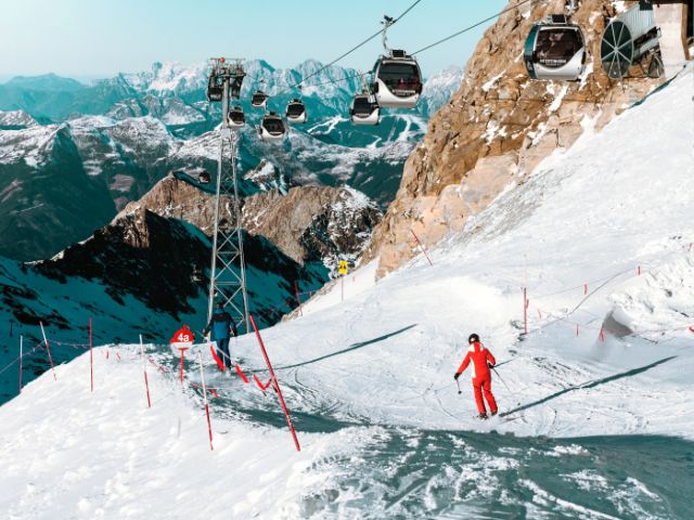 スキーはツアーで楽しく楽に！